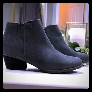 Blondo Valli Waterproof Booties Size 7.5 NWOT $150